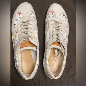 Authentic Louis Vuitton sneakers size 38 (8) women